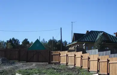 Устройство сплошного деревянного забора Алаево